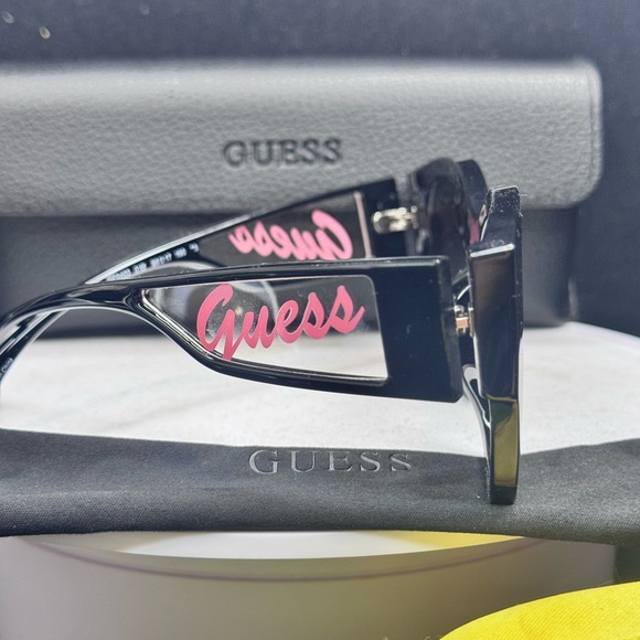 Guess Womens Black Pink Monogram Sunglasses - Picture 6 of 9